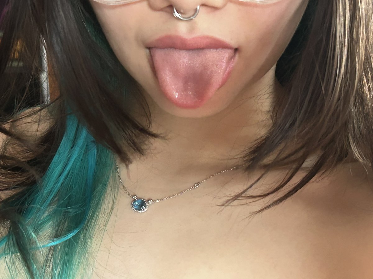 Can I, please!! Just give it a lick?😫   #lick #hornygf #of #oral