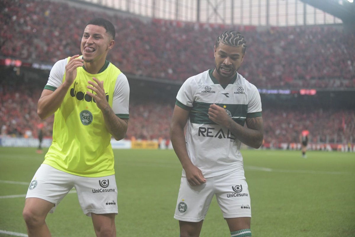 O Coritiba não perde pro Athletico-PR desde maio de 2023 😱🟢⚪

Coritiba 2x0 Athletico (2023)
Coritiba 1x1 Athletico (2024)
Coritiba 0x0 Athletico (2025)
Athletico 0x1 Coritiba (2025)
Coritiba 0x0 Athletico (2025)
Coritiba 0x0 Athletico (2025)
Athletico 0x1 Coritiba (2025)