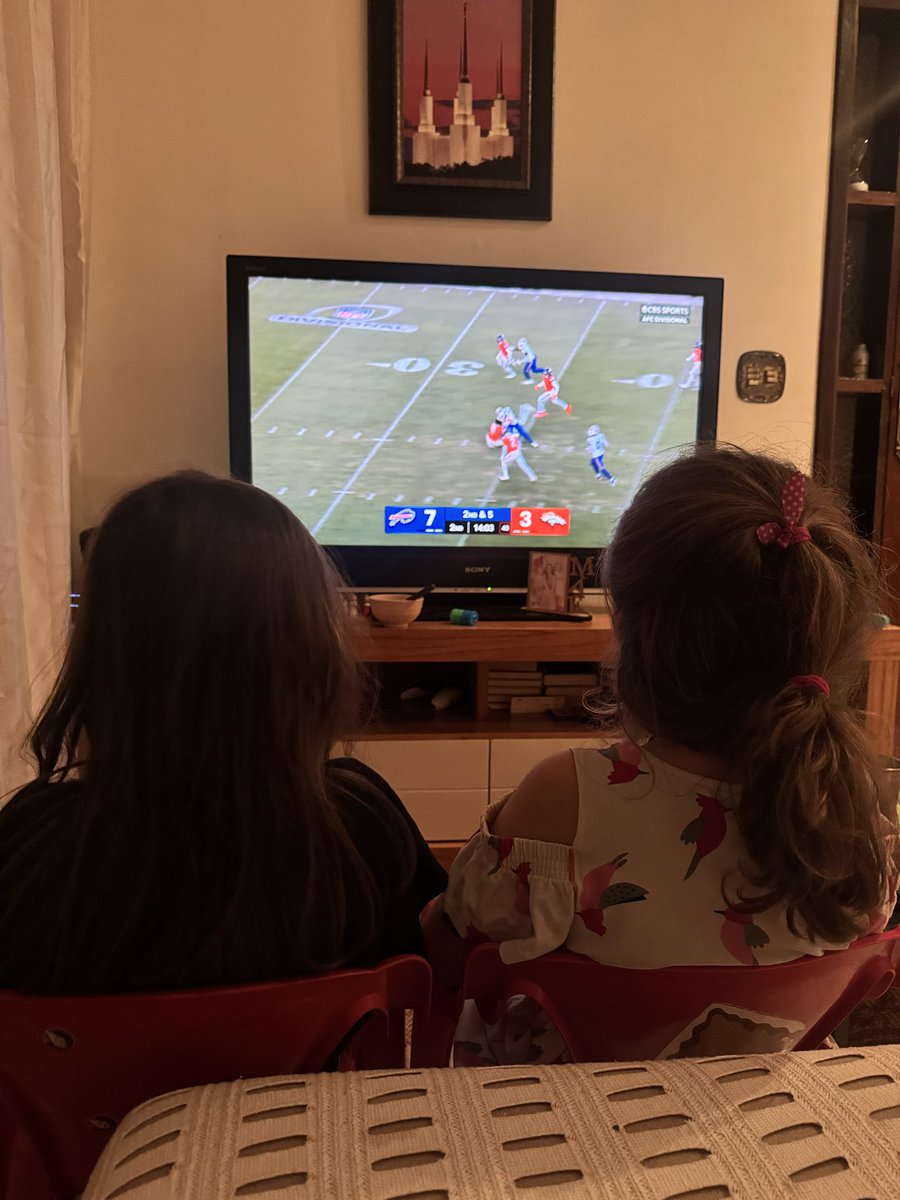 My girls (ages 6 and 5) are watching playoff football with me 🥹