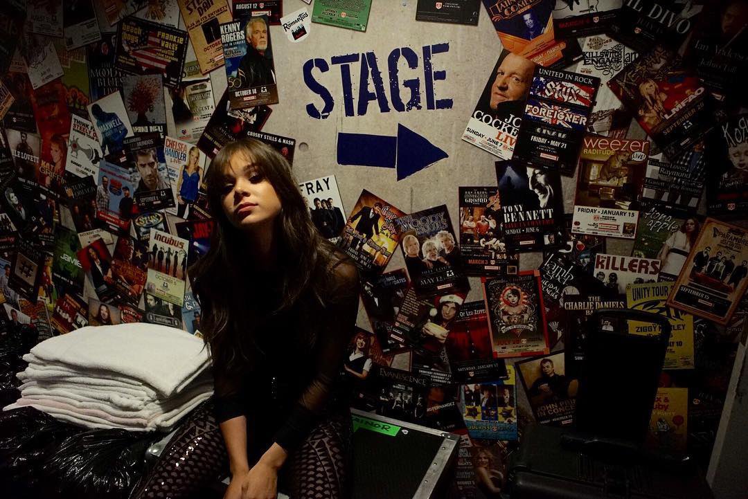 archiveshailees's tweet photo. pov: hailee steinfeld’s camera roll in 2016 https://t.co/lcCXviIhnR