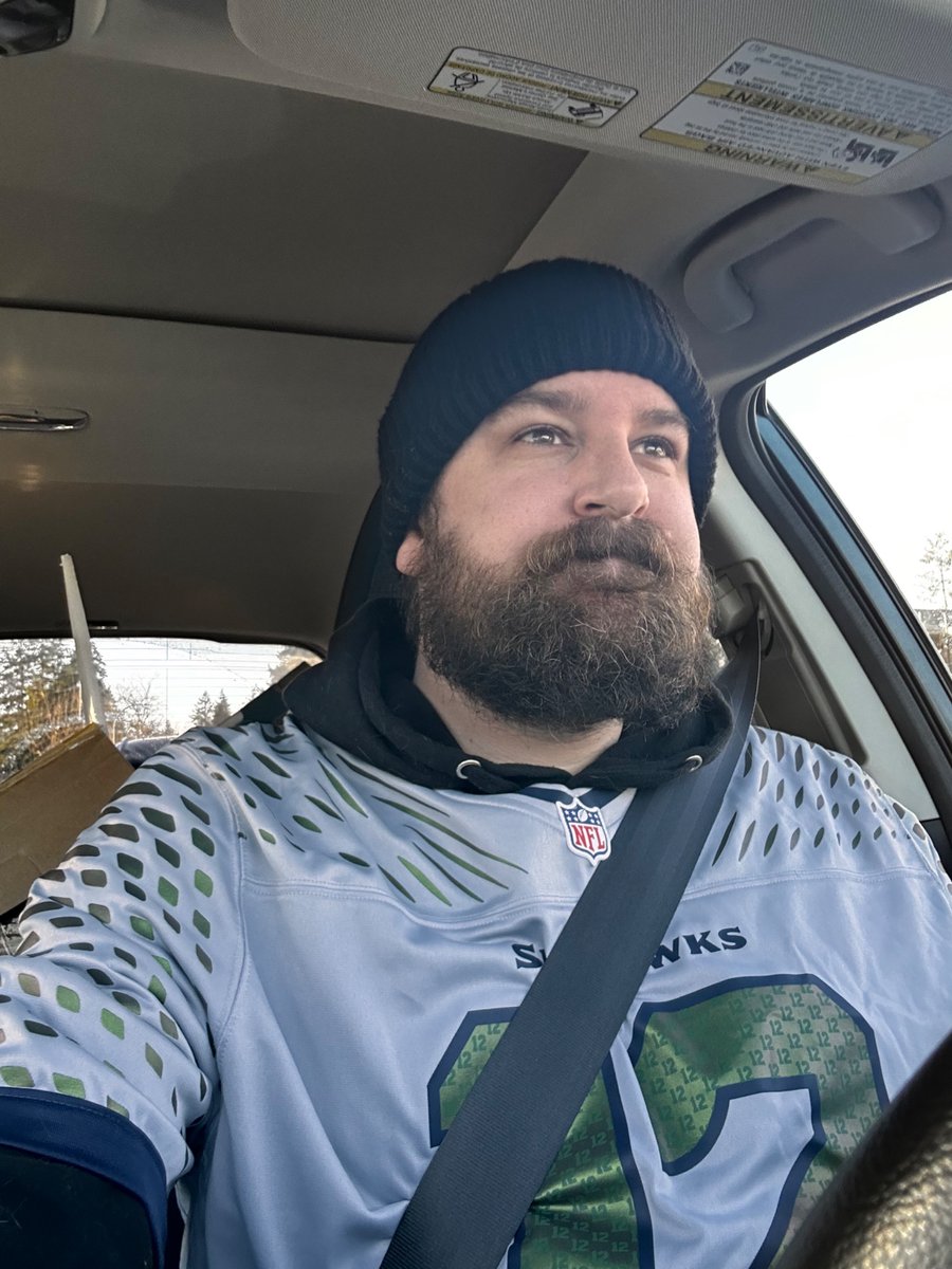 A_dmg04's tweet image. If the Seahawks lose today, I’ll shave my beard