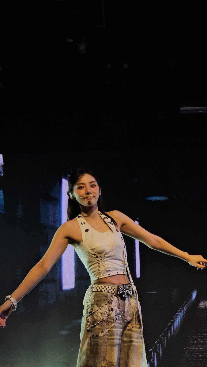 she's too cute (T^T) #ARTMS #artmsincologne