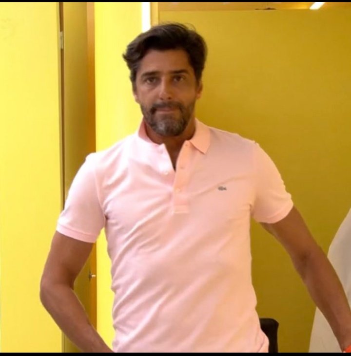 LkSilvacomentss's tweet image. O coroa envelheceu igual vinho , Pode fazer propagandas aqui fora 

Alô marcas de Roupas  #BBB26