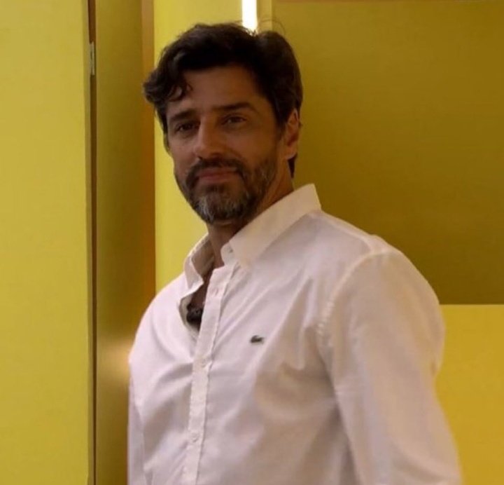 LkSilvacomentss's tweet image. O coroa envelheceu igual vinho , Pode fazer propagandas aqui fora 

Alô marcas de Roupas  #BBB26