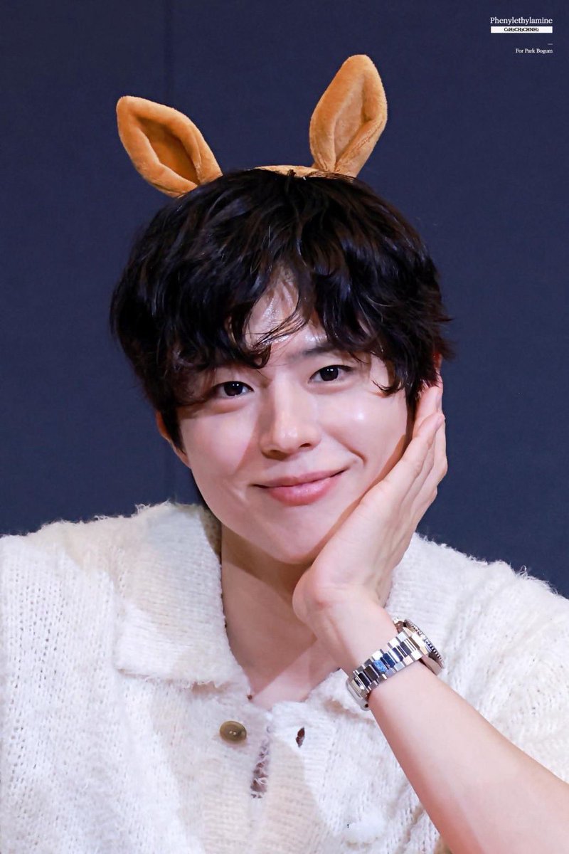 📣확산 부탁드립니다📣

이 토끼 귀의 주인님을 찾고 있습니다!

1월 11일 서울 팬사인회에서
제가 실수로 가져오게 되었습니다.
죄송해요 !! 😭

제가 가져가야 했던 것은 사슴 귀 머리띠였어요. 😭

아시는 분이 계시면
연락 부탁드립니다!

#박보검 #팬싸인회 #토끼귀머리띠