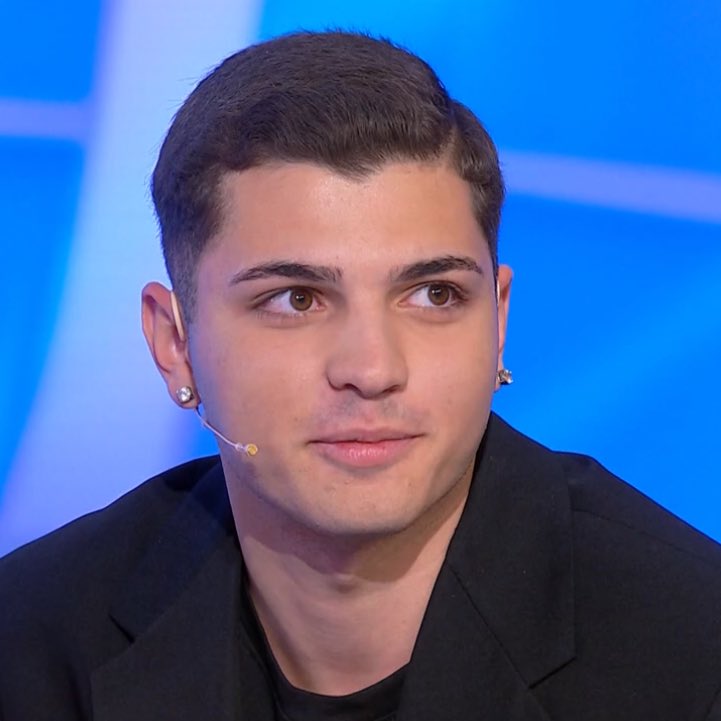 frabiziovalerio's tweet image. Sinceramente non saprei chi scegliere tra i due 🫠🫠🫠 #CePostaPerTe