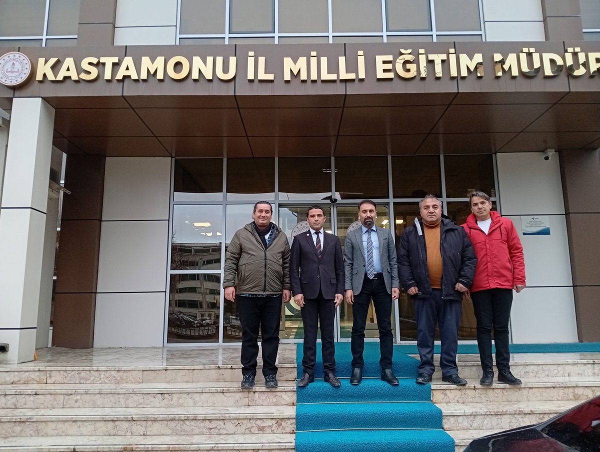 YURT Eğitim Sen olarak, Kastamonu ilinde yürütülen Sendikal program kapsamında Kastamonu İl Millî Eğitim Müdürlüğü Şube Müdürü Sayın Mücahit KILINÇ’ı makamında ziyaret edilmiştir.

Uzun yıllar Yozgat İl Millî Eğitim Müdürlüğü görev yaparak; çalışkanlığı, özverili hizmet anlayışı
