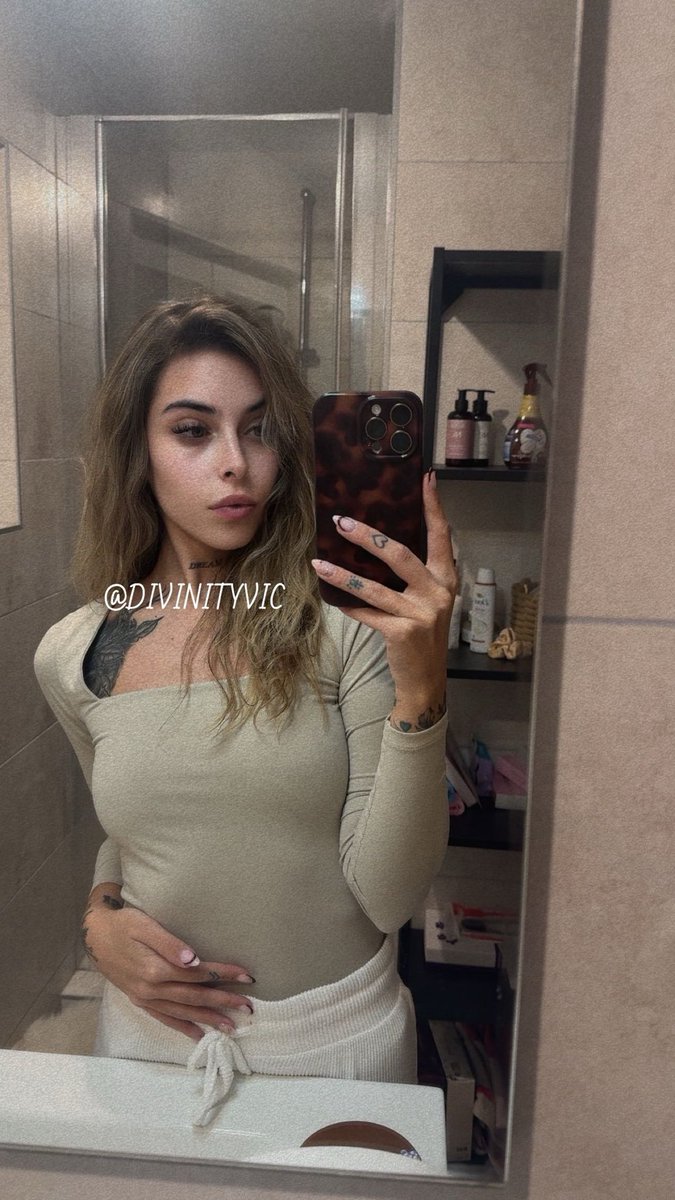 divinityvic's tweet image. Je suis objectivement le meilleur investissement de votre vie 👸🏼💗