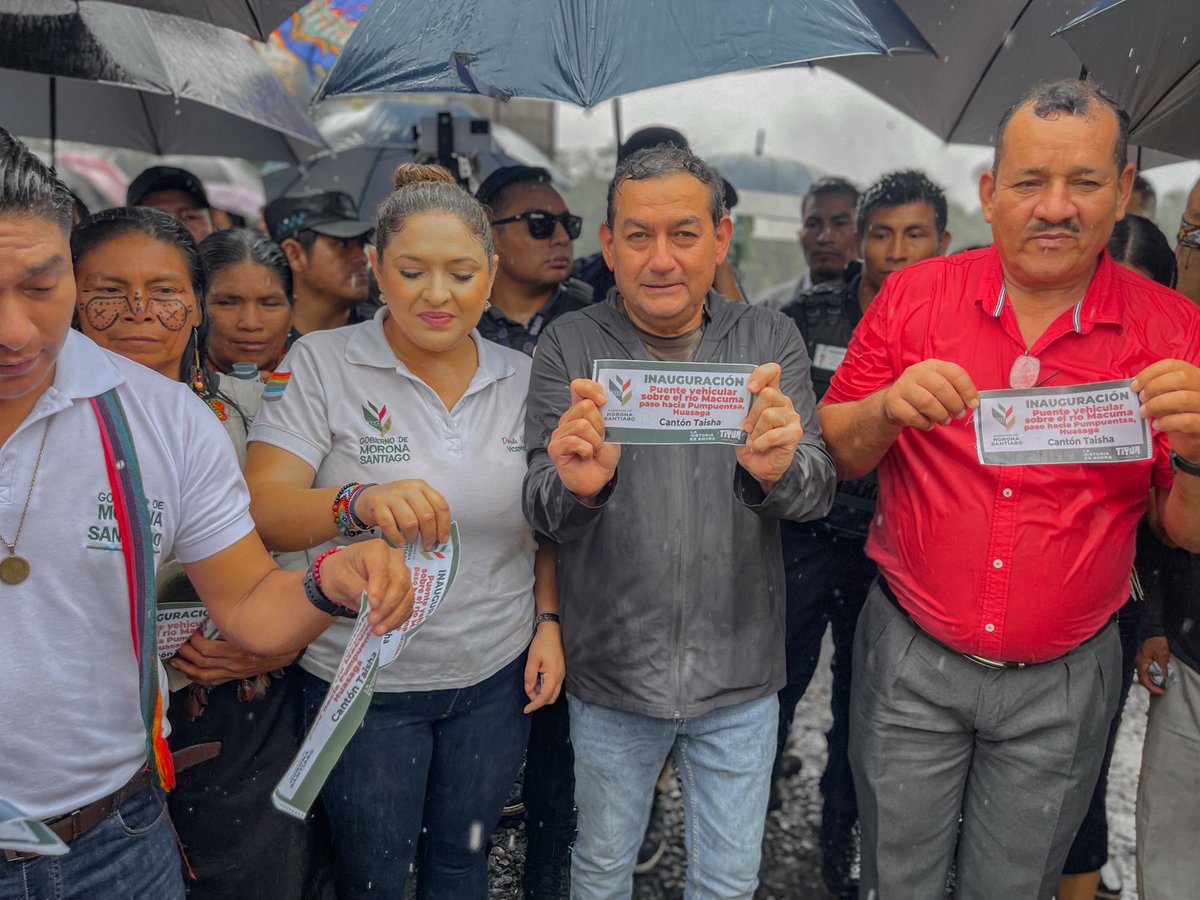 OswaldoVal14's tweet image. ¡Gran día para la Amazonía ecuatoriana! 🇪🇨✨

👏🏼 Gracias a la firme voluntad política de nuestro presidente  @DanielNoboaOk y la ejecución de la prefectura de Morona Santiago se inauguró el emblemático puente sobre el río Macuma, con una inversión de más de 5 millones de dólares…