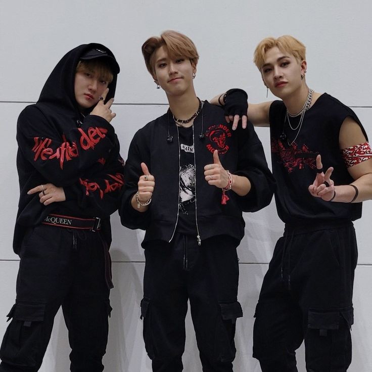 han gallery tweet media