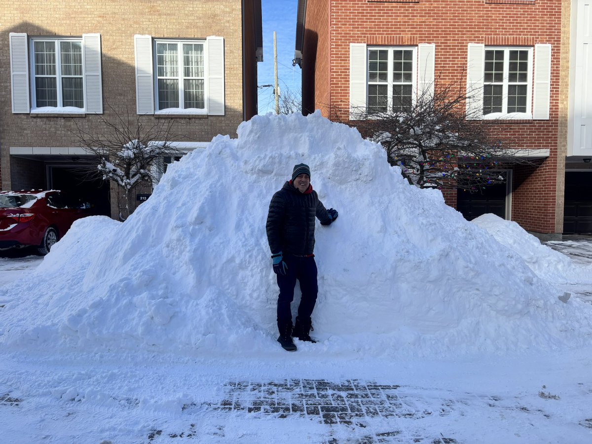 4sharpcornerz's tweet image. I survived Snowmageddon 2026 in #Ottawa 🤠