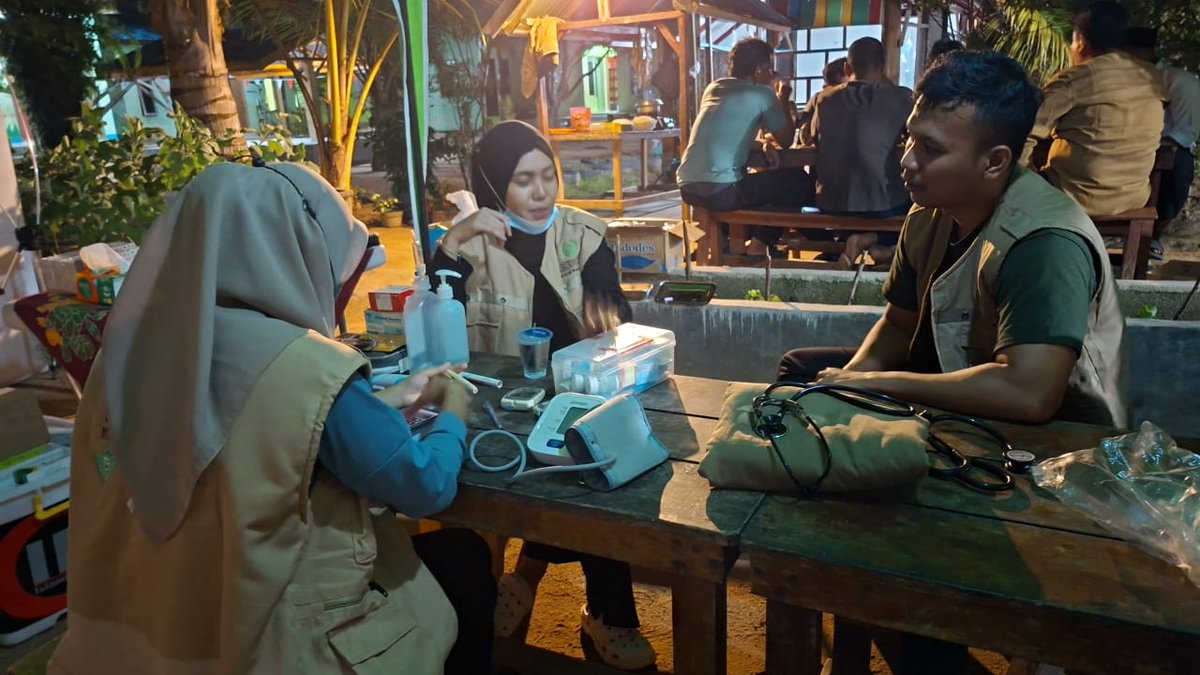 PeduliYatimBrsm's tweet photo. Pesantren @PeduliYatimBrsm kedatangan anggota IMS (Islamic Medical Service) dari Jakarta....
Alhamdulillah kedatangan mrk utk membantu para korban bencana.
Bagi para sahabat yg ingin ikut andil dlm pengobatan utk mrka bsa melalui rekening dibawah ini 👇🏻🙏🏻 
BSI : 7243558535 https://t.co/CEdYl0rog0