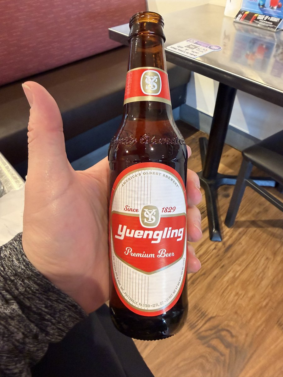 RossTuckerNFL's tweet photo. It’s just so beautiful. 😍 #ShowMeYourBeer https://t.co/oRfRb7YXzV