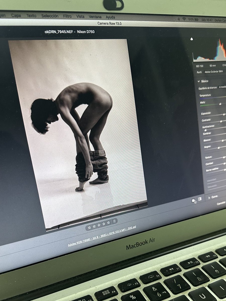 Seleccionando y editando fotos de una sesión reciente con <a href="/theisgigigoodd/">Gerardo Jimenz</a> 

¿Algún voluntario para la siguiente sesión?