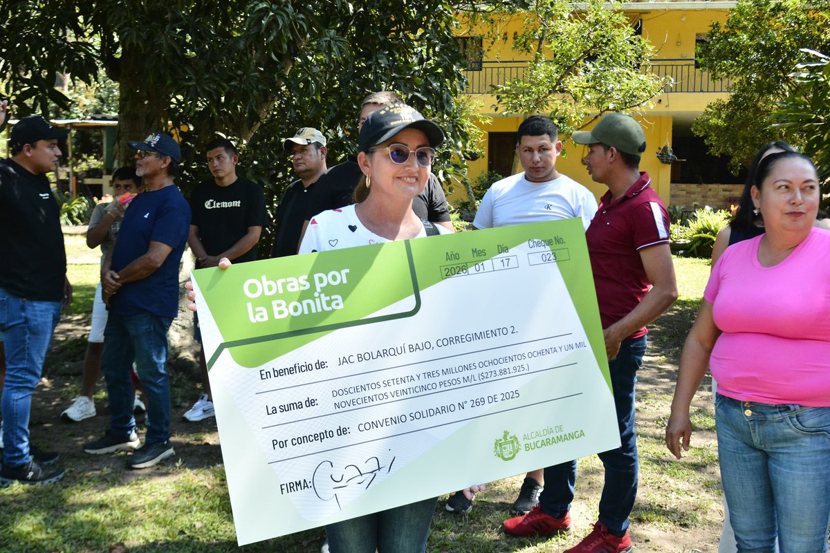 Cportilla40's tweet photo. Llegar hasta las veredas es un compromiso adquirido con nuestros campesinos. 

Los habitantes de Bolarquí Alto y Bajo recibieron los recursos de convenio solidario para sus obras de pavimentación y saneamiento básico. 

¡Viva el campo de Bucaramanga! https://t.co/clQLr8CMSS