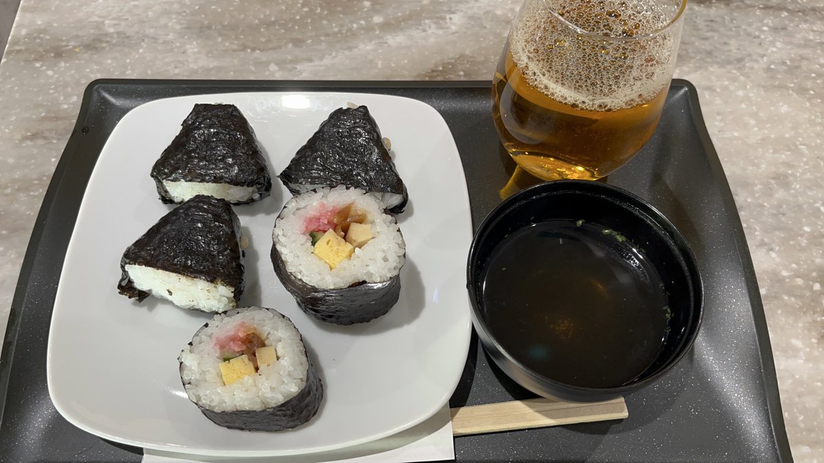 koppe34R's tweet photo. (9)HND✈︎ISG
ラウンジの太巻き美味しい😋オススメです‼︎
#HND #ISG #ANA #SFC https://t.co/7yz1oOVr8Q