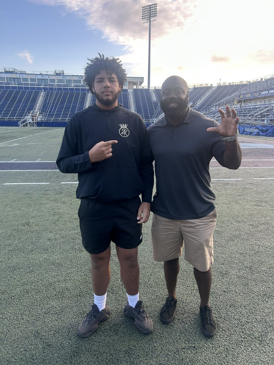 Aiden Toney 27’ 6’5 300 OT tweet media