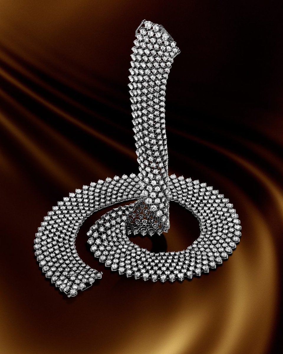 Le_Vian's tweet image. Our 2026 Exclusivity trend spotlights rare natural color diamonds in impeccably crafted high jewelry, finished to a flawless glow✨ 

🔗 levian-jewelry.visitlink.me/Ut2kn9

#NaturalDiamonds #StatementJewelry #HeirloomQuality