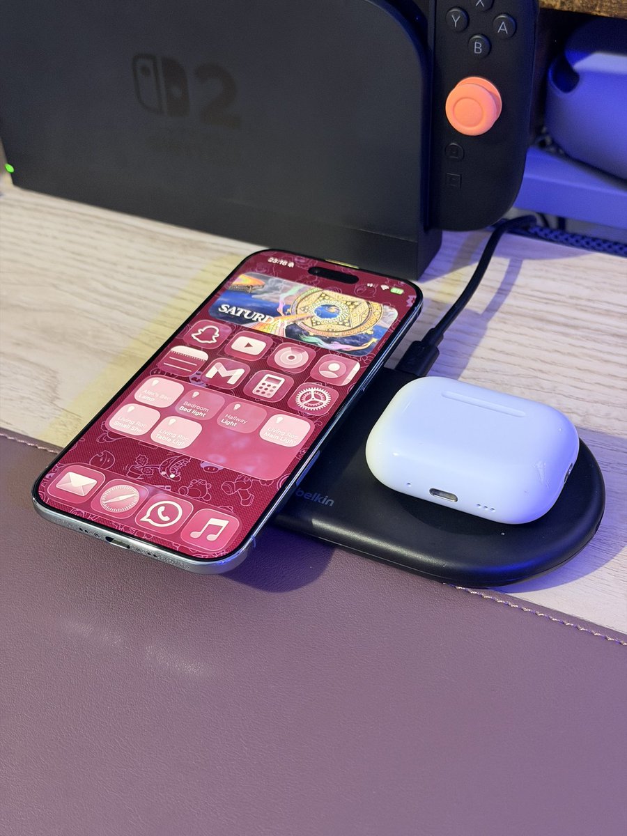adam_tech_enthu's tweet photo. I don’t think I’ve ever charged my AirPods with a cable… https://t.co/sl8HLOaUAd