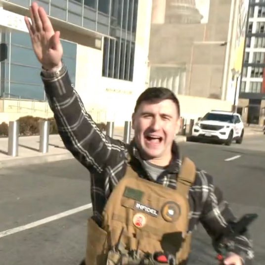 EgioVictor's tweet image. How it started / How it’s going

Jake Lang 👉🏻🚪