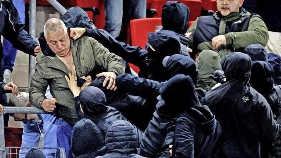 The moment West Ham hooligan and legend Knollsy fought of a lot of AZ fans who attacked the family of the West Ham players aswell as some invited people. 

West Ham legend Knollsy stood his ground and AZ couldn't push further. Knollsy fought with friends and players of West Ham