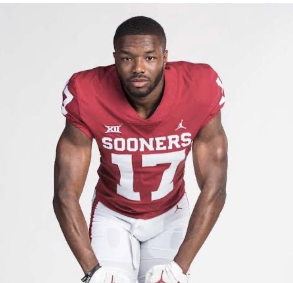 SoonerKeith1's tweet image. SOONERS making big plays for the Broncos against Buffalo!

Bonitto and Mims both coming up huge!