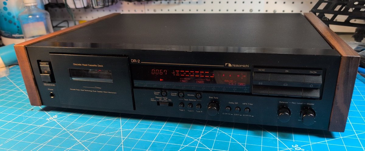 このナカミチのカセットデッキはかなり終焉に近づいた頃の商品だったと