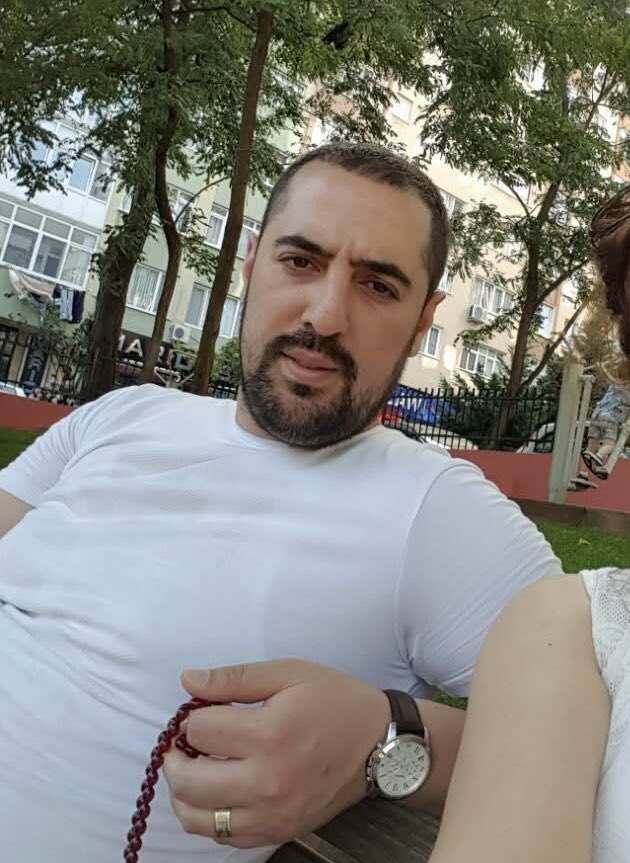 İŞTE AİLESİ… 

Atlas Çağlayan’ın katili Efe Çaklı’nın babasının da cezaevinde olduğu ortaya çıktı.

Doğurup dünyaya getirdiğiniz ama bakmadığınız, sorumluluğunu almadığınız her şahsın işlediği suçta sizin de payınız var.

Bu nedenle yalnızca fail değil, anne ve babası da