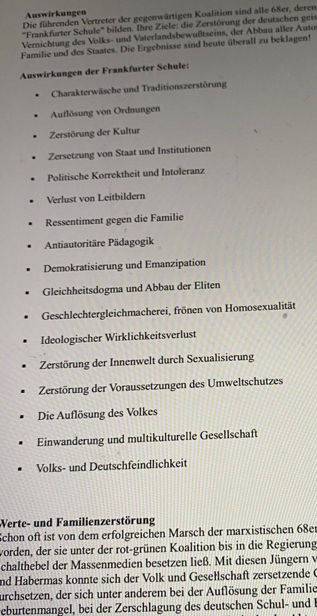 Auswirkungen
Die führenden Vertreter der gegenwärtigen Koalition sind alle 68er, deren geistige Väter die
"Frankfurter Schule" bilden. Ihre Ziele: die Zerstörung der deutschen geistigen Tradition, die Vernichtung des Volks- und Vaterlandsbewußtseins, der Abbau aller Autoritäten,