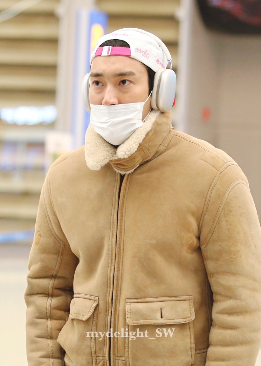 MyDelight_SW's tweet image. 260118 인천공항

사람많아(´･_･`)
혼돈 속 강한 이목구비 뽐내기✌🏻

#시원 #최시원 #SIWON #崔始源 #シウォン 
#슈퍼주니어 #SUPERJUNIOR @siwonchoi