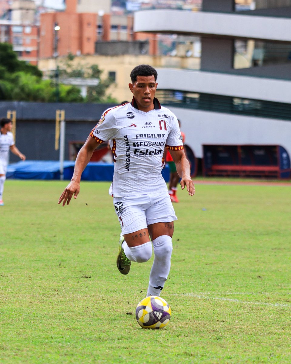 Carabobo_FC's tweet image. 𝗥𝗘𝗦𝗜𝗟𝗜𝗘𝗡𝗖𝗜𝗔 🐅👏

El “Tigre”, Loureins Martínez, disputó sus primeros minutos en amistoso de pretemporada, tras recuperarse de su lesión.

Pronto lo tendremos de vuelta en la @LigaFUTVE ⚽️💪

#MásGranate 🔝
#CaraboboEsGranate 🇱🇻