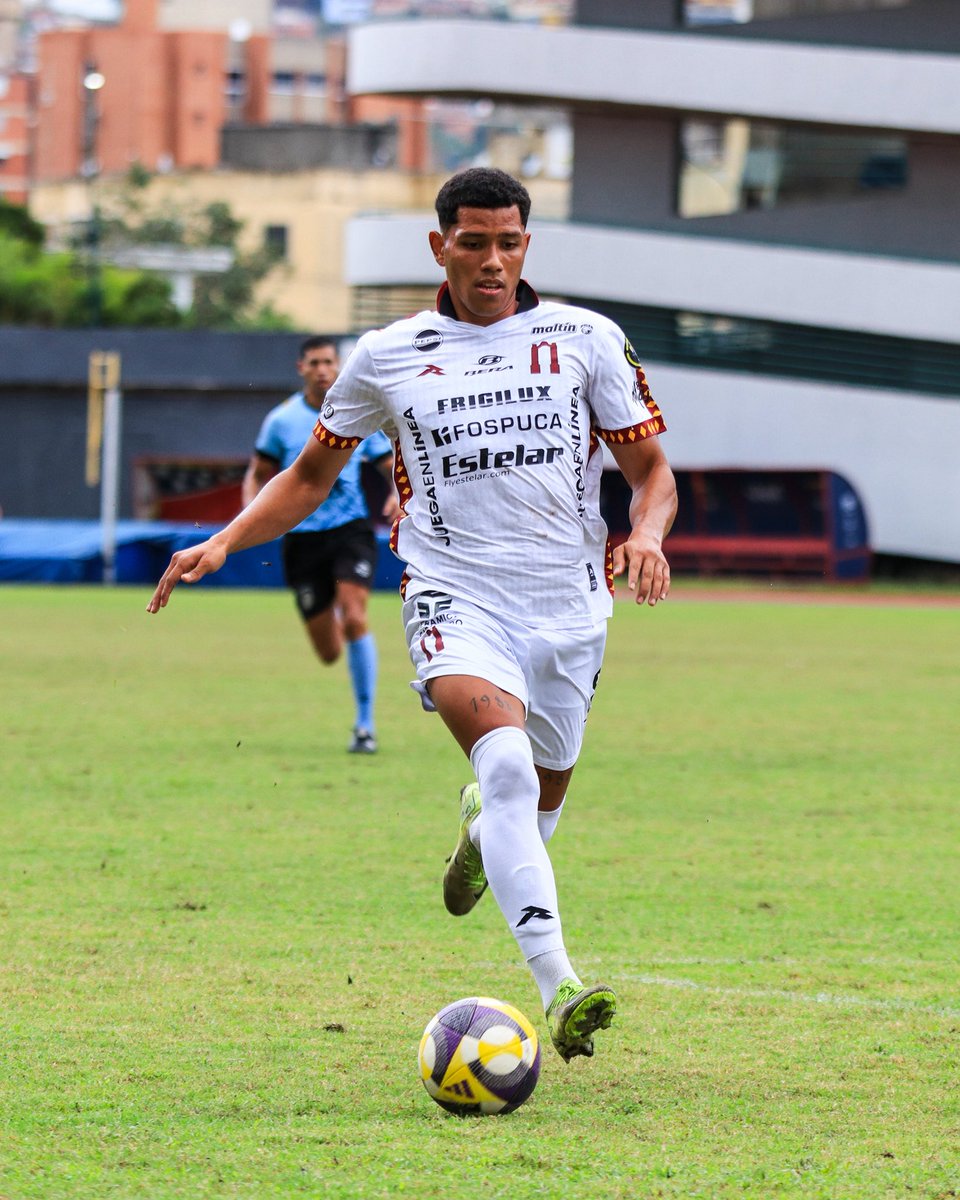 Carabobo_FC's tweet image. 𝗥𝗘𝗦𝗜𝗟𝗜𝗘𝗡𝗖𝗜𝗔 🐅👏

El “Tigre”, Loureins Martínez, disputó sus primeros minutos en amistoso de pretemporada, tras recuperarse de su lesión.

Pronto lo tendremos de vuelta en la @LigaFUTVE ⚽️💪

#MásGranate 🔝
#CaraboboEsGranate 🇱🇻