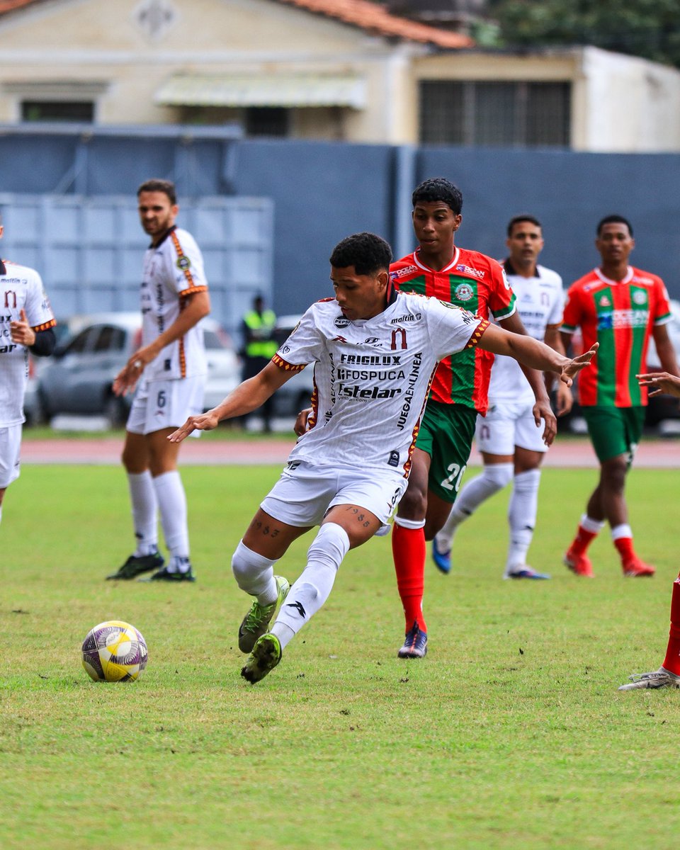 Carabobo_FC's tweet image. 𝗥𝗘𝗦𝗜𝗟𝗜𝗘𝗡𝗖𝗜𝗔 🐅👏

El “Tigre”, Loureins Martínez, disputó sus primeros minutos en amistoso de pretemporada, tras recuperarse de su lesión.

Pronto lo tendremos de vuelta en la @LigaFUTVE ⚽️💪

#MásGranate 🔝
#CaraboboEsGranate 🇱🇻