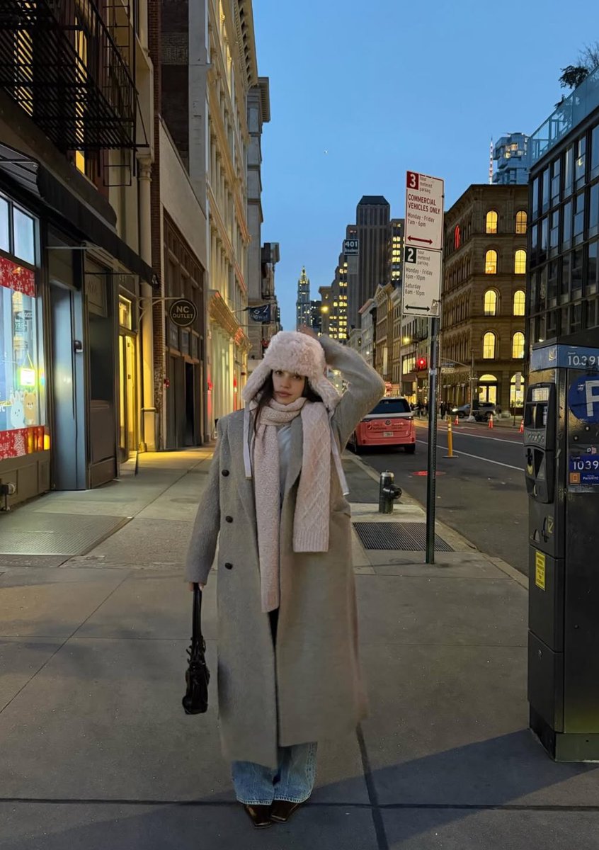 necesito que emilia pase los tips que le dio a duki para que le saque fotos porque esto un novio normal no lo hace JAJAJJAJA