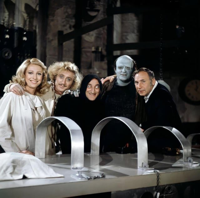 TheCinesthetic's tweet image. Teri Garr, Gene Wilder, Marty Feldman, Peter Boyle and Mel Brooks behind the scenes of Young Frankenstein, 1974