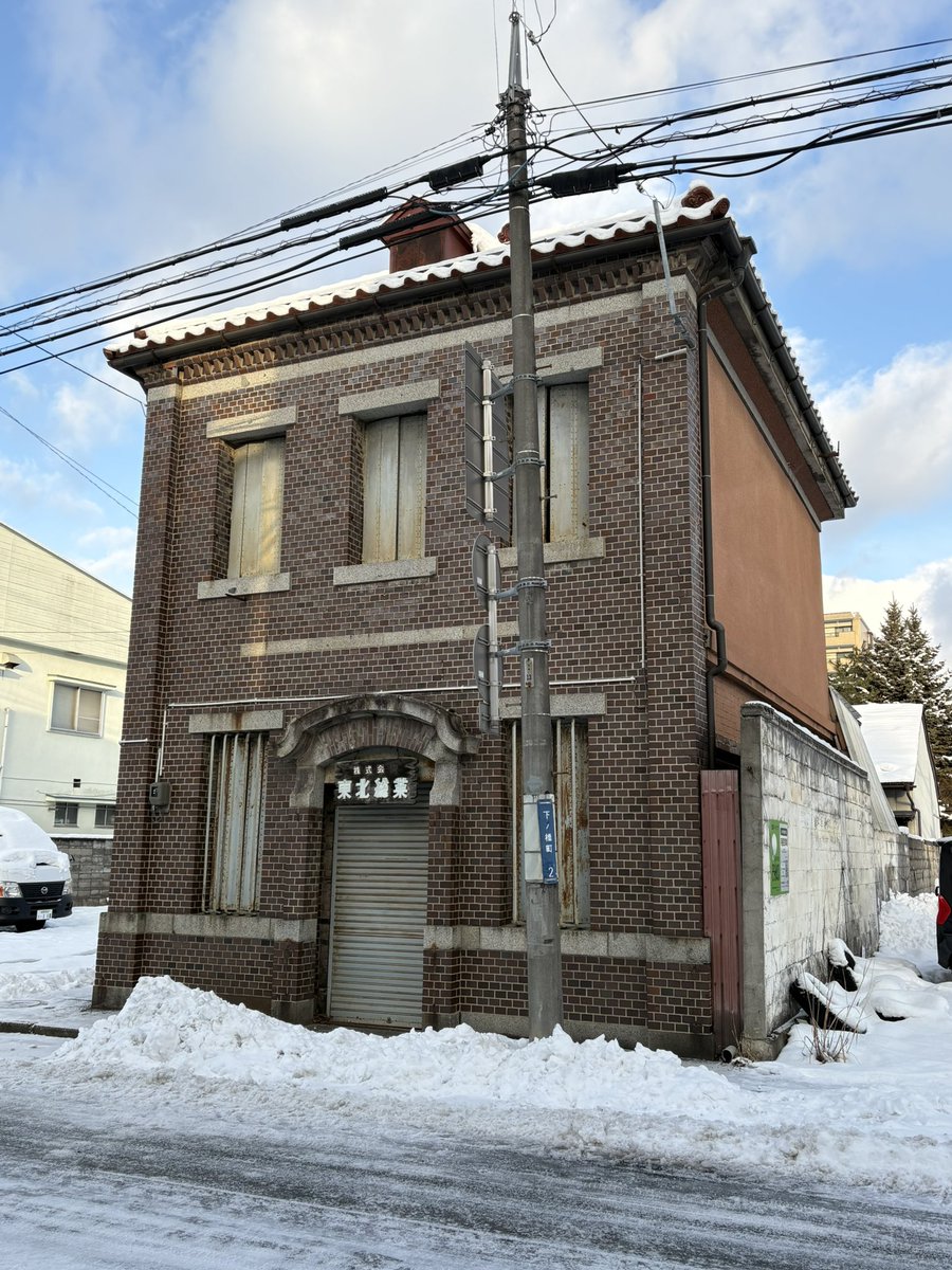 盛岡。まちの至るところに戦前のものと思われる建物が残っている。