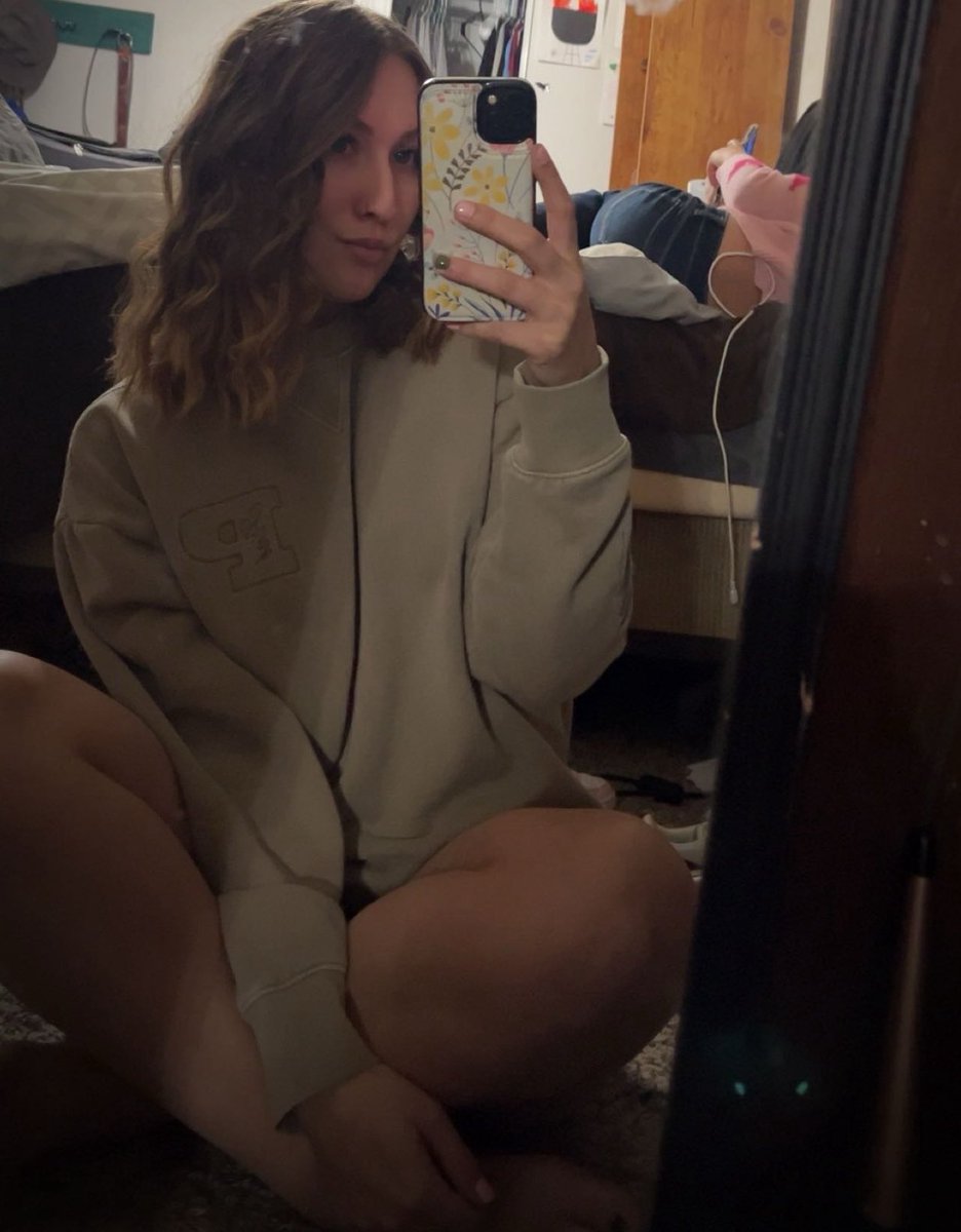 Not disappointed w/ the new short hair 😏