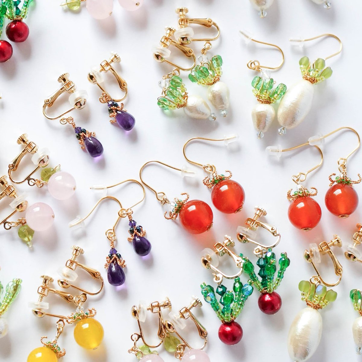 Merletto_A's tweet image. Thanks💕@Lupopo_cafe 

Aiuolaはお野菜が主役のお店🍅
お野菜モチーフのアクセサリーや水彩色鉛筆で描いたオリジナルイラストの雑貨を制作しています🥦🍆✨️

たまに天然石もあり✨

[minne店]
minne.com/@violon
[Creema店]
creema.jp/c/aiuola
[BASE店]
aiuola.theshop.jp