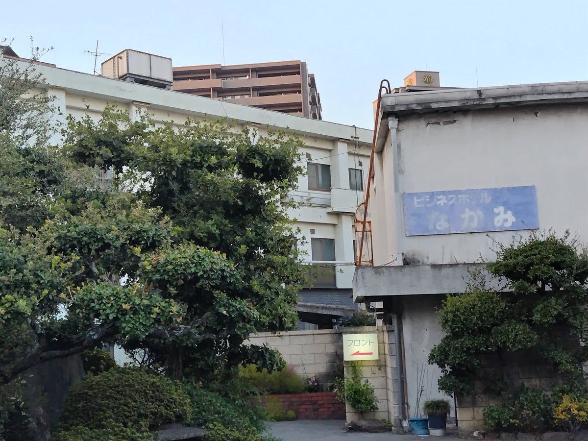 去年泊まってた岡山のビジネスホテル　俺が帰ったあとすぐに廃業したと聞き廃墟で寝泊まりしてたのと変わらんやんと思うと興奮します