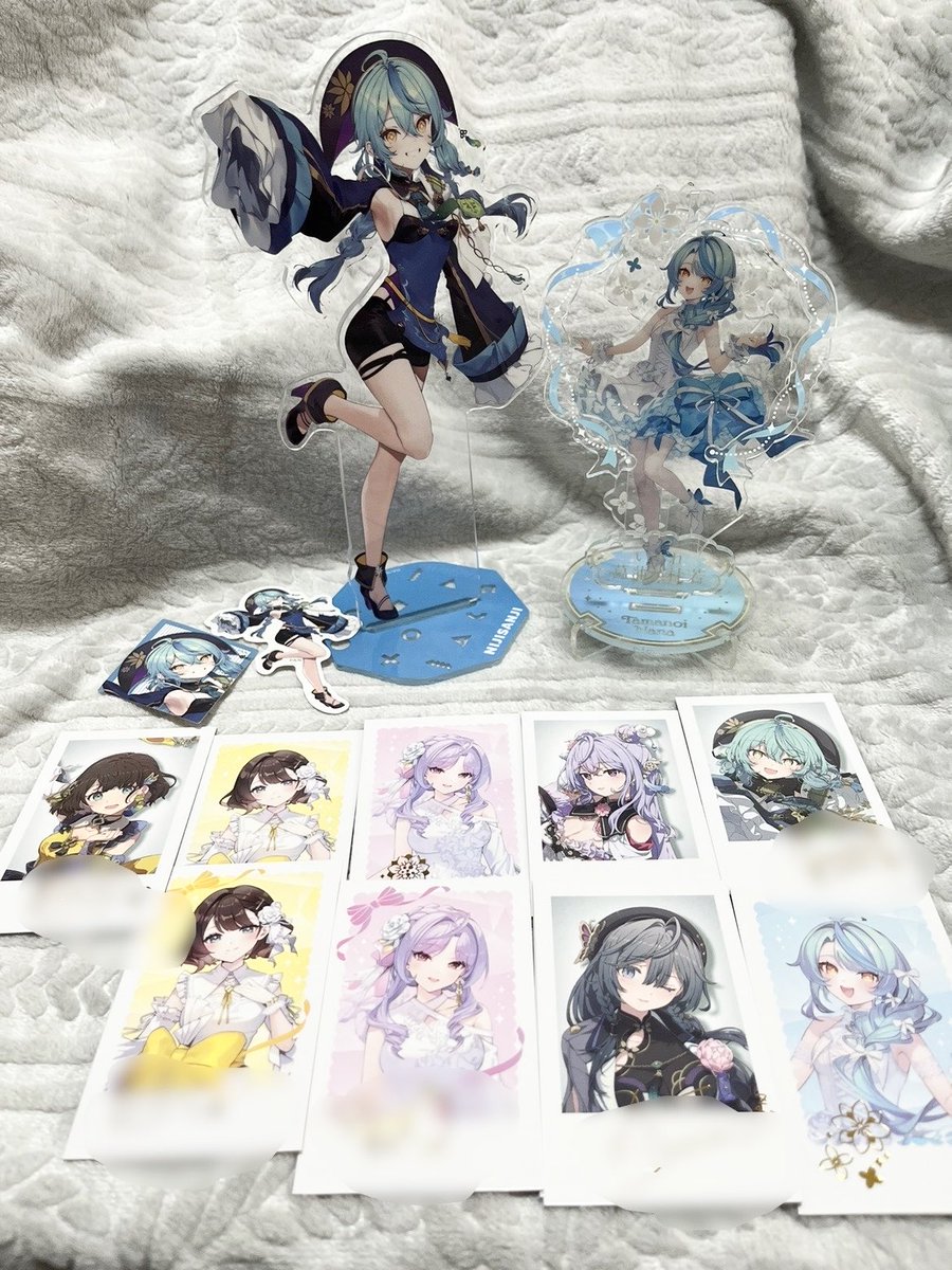 我慢してた過去のナナたまのアクスタとあやかきのチェキ届いた〜 各5枚