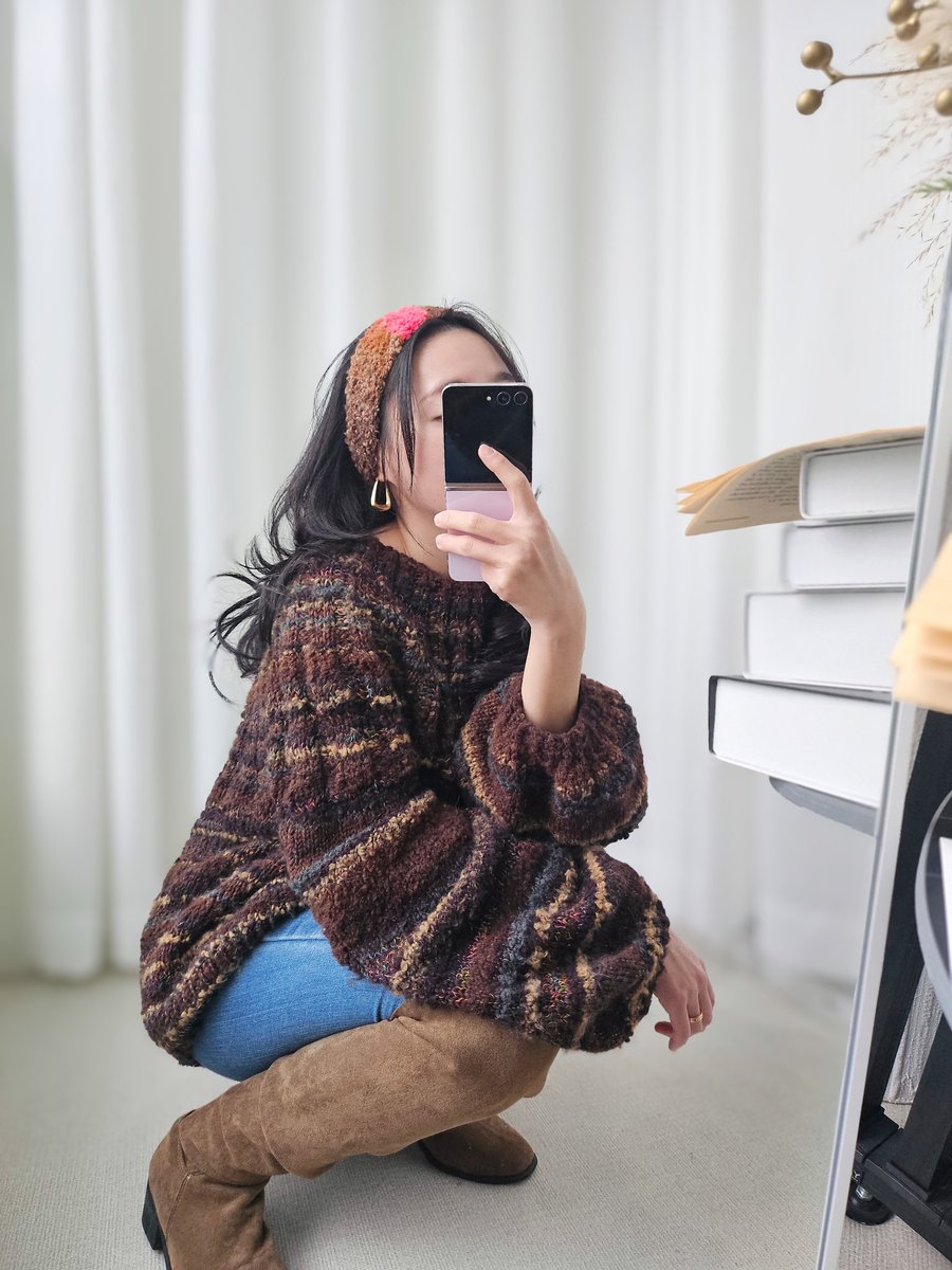 배색이 따로 필요 없는 포커실,
L사이즈를 xs 이실장이 입으니 이렇게 또 다른 느낌이네요.
📄 쁘띠니트 선데이 스웨터 L사이즈
🧶 배색이 필요 없는 포커실 500g 내외(2콘 반)
🧶 6.0mm / 5.5mm 바늘 숭덩 숭덩