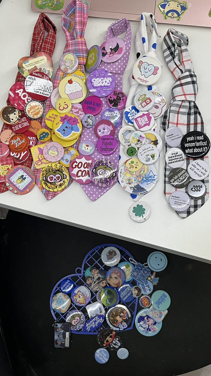 gw and my gazillion pins itu and my toko gweh yg gw jadiin outlet self indulgent itu