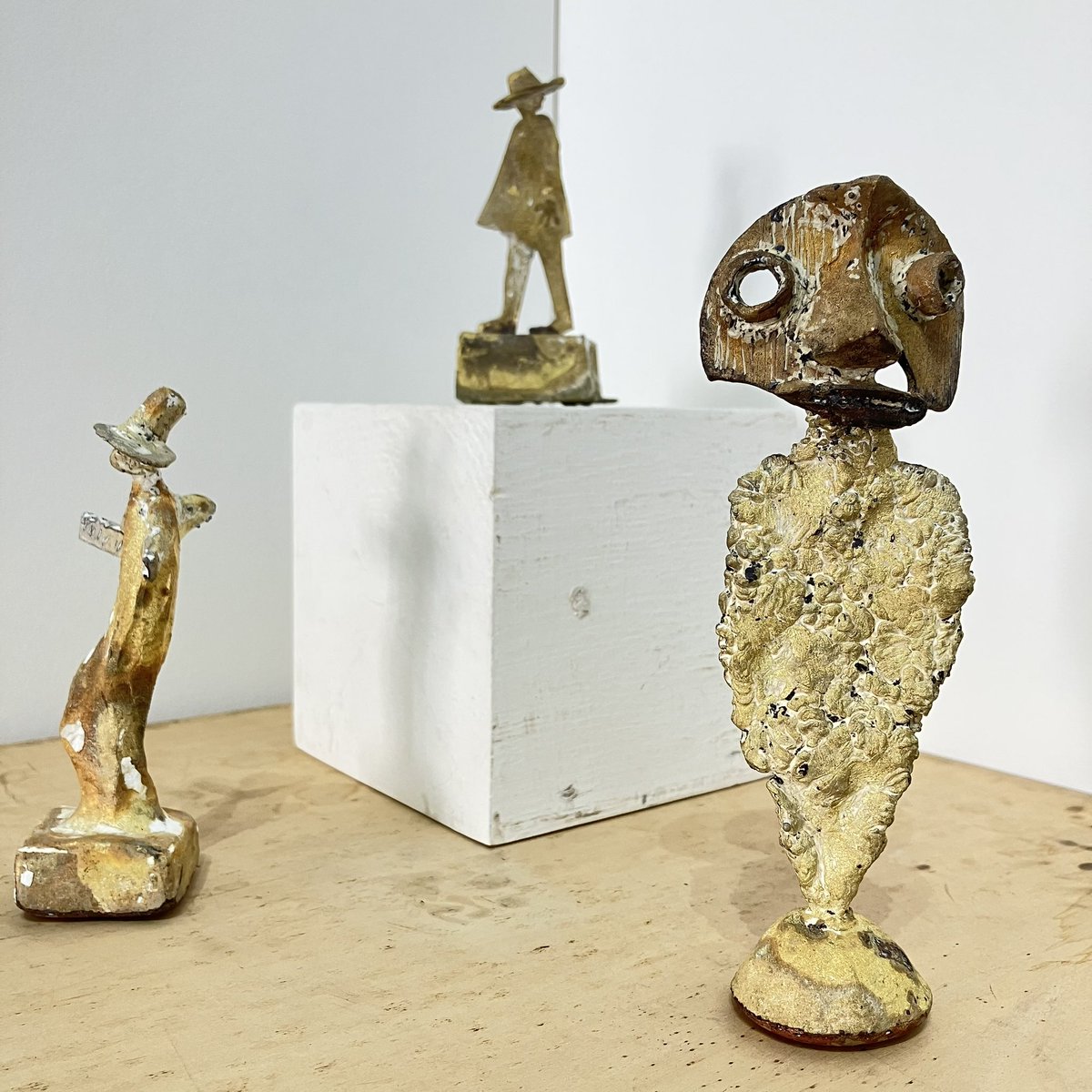 サロンモザイクのコウゲイ考現学1
本日もオープンしています
あっという間に折り返し。
工芸をあっちからこっちから考える展覧会にしたつもりで、話せば長くなります〜

井上真利/riya/吉田ショウヘイ/北直人/アワジトモミ/カサハラユーコ

オンラインショップも見てね

salonmosaic.theshop.jp/3