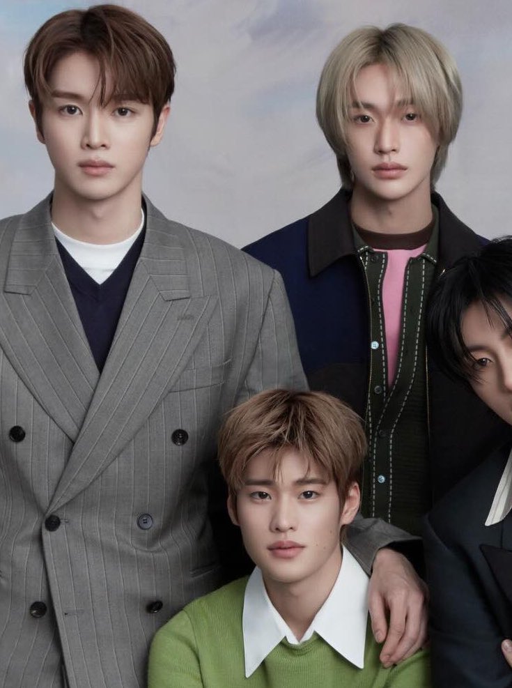 ourseme's tweet image. a rich couple and their Gay son