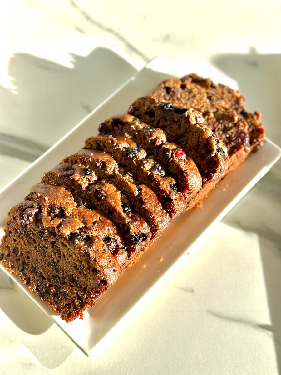 Potluck teman2 sekeluarga, aku bikin siomay lengkap &amp; banana cake andalan (chocolate chip &amp; blueberry).

Males bikin bumbu siomay, kupakai sambel pecel buatan Ibukku, tambahi selai almond + garam + gula merah. Rasanya mantabz jaya.

Semua suka, ludes buatanku.
Suami memuja muji❤️