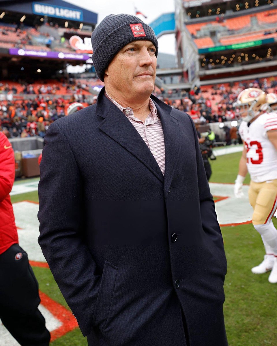 OurSf49ers's tweet image. What should the 49ers main focus be during the offseason 🤔