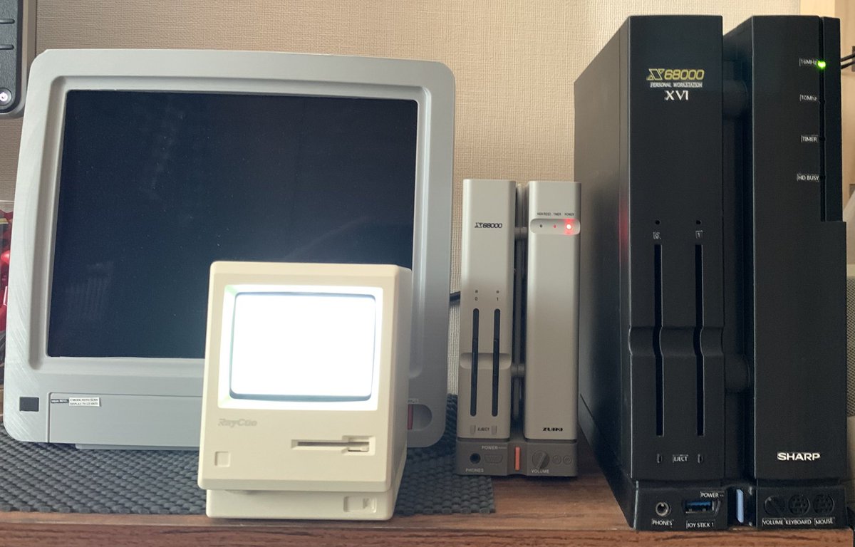 amazonのタイムセールで購入したMaclockが届きました。
6色のアップルロゴシールは附属してなかったので自分で作ろうかな。
筐体は良い出来で凄く可愛らしいです。
X68000Z、ITX68000XVIと一緒に並べてみました。
#X68000Z
#ITX68000
#Maclock