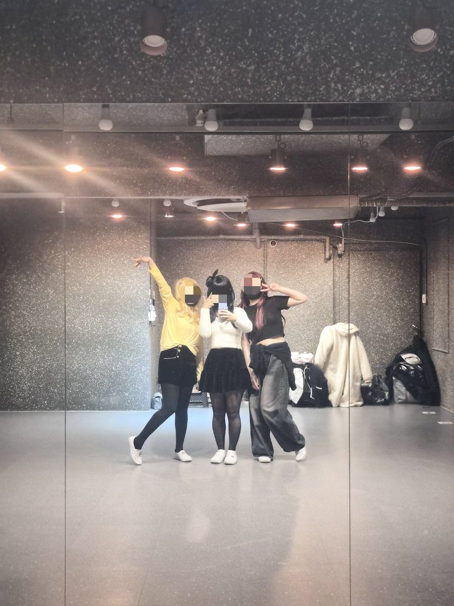 Ti__Aaaa's tweet photo. 무대연습중~~ https://t.co/bypRAqJ9Ju
