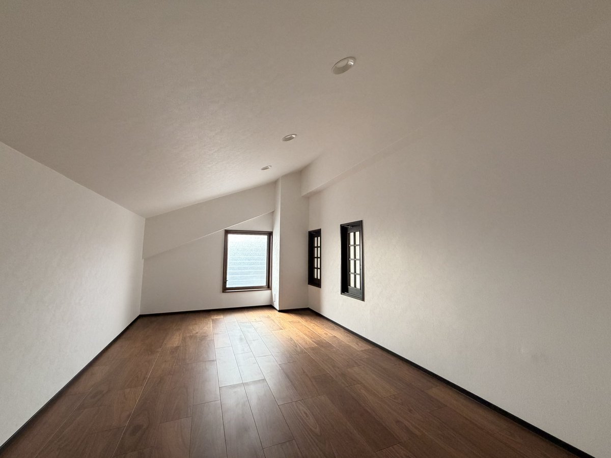 wolfroof's tweet image. 新しいふわふわ邸です💭