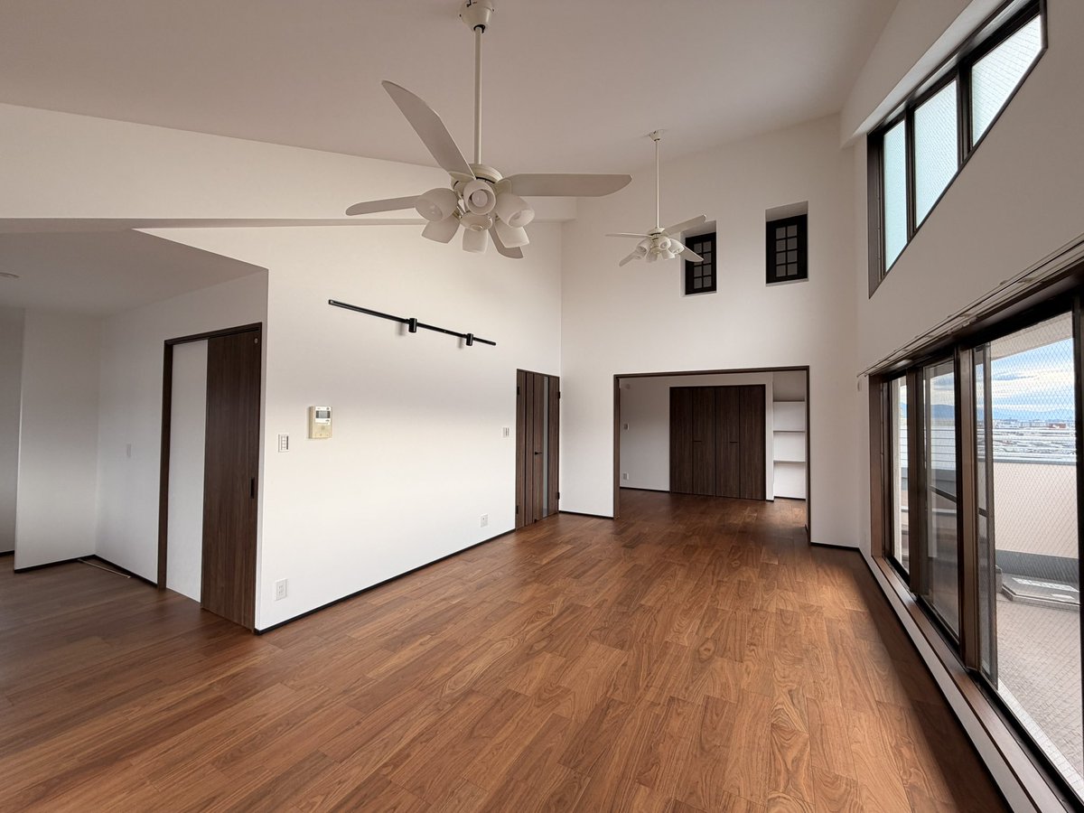 wolfroof's tweet image. 新しいふわふわ邸です💭